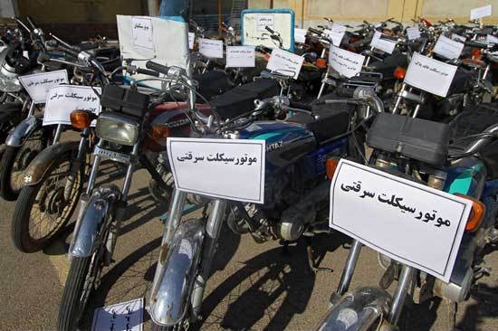 سارقان موتورسيکلت دركرمان دستگير شدند