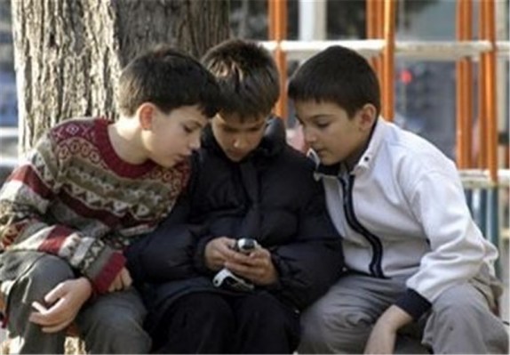 باشگاه خبرنگاران -خوب یا بد تلفن‌های همراه دانش آموزی/ موافقان و مخالفان چه می‌گویند؟