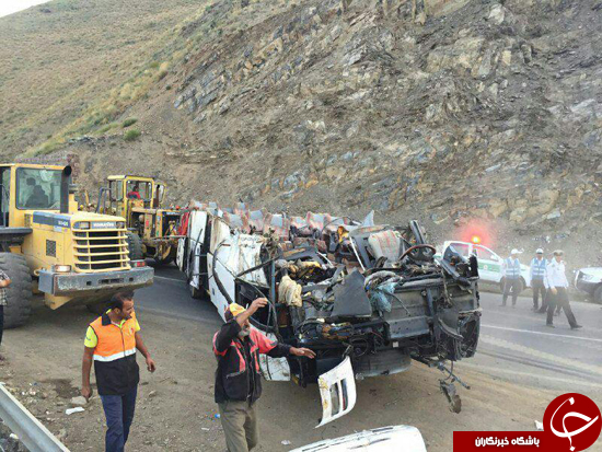 واژگونی مرگبار اتوبوس مسافربری در جاده چالوس/28 تن کشته و مجروح شدند +تصاویر