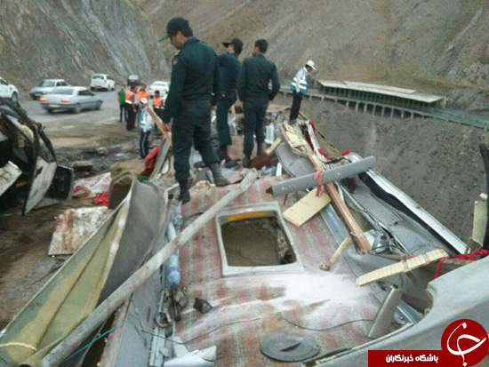واژگونی مرگبار اتوبوس مسافربری در جاده چالوس/28 تن کشته و مجروح شدند +تصاویر
