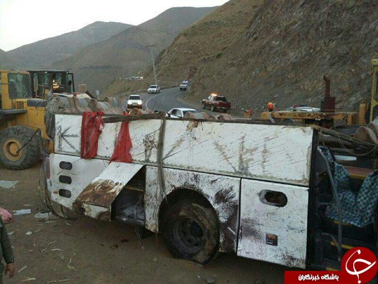 واژگونی مرگبار اتوبوس مسافربری در جاده چالوس/28 تن کشته و مجروح شدند +تصاویر