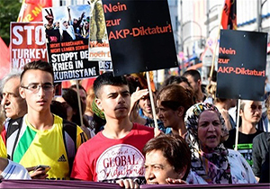 تظاهرات مخالفان اردوغان در برلین