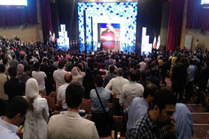فیلم پخش سرود ملی در مراسم برترین های فوتبال