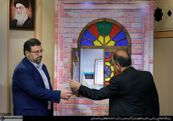 گزارش کامل از مراسم رونمایی یادداشت رهبر انقلاب بر کتاب تن&zwnj;تن و سندباد