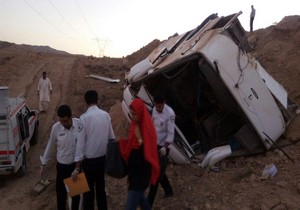 واژگونی اتوبوس در محور قاین-بیرجند 7 نفر را روانه بیمارستان کرد