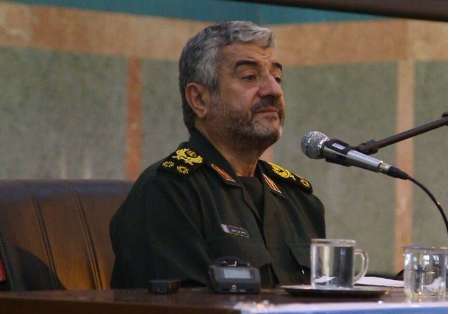 ایستادگی دربرابر دشمنان وظیفه  الهی است