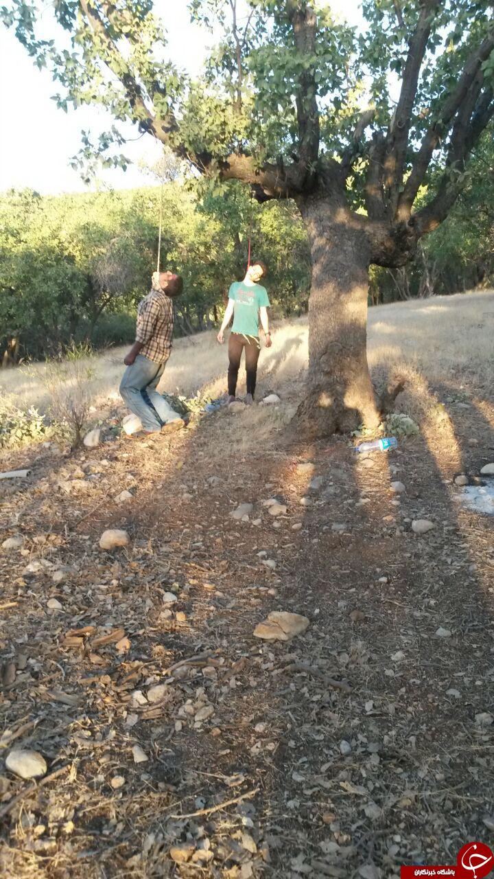 خودکشی عجیب و همزمان دو جوان باطناب دار + عکس (18+)