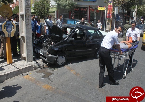 برخورد شدید یک دستگاه خودرو با تیر برق