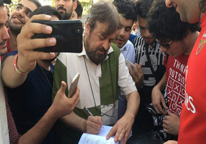 نیروی انتظامی در میتینگ پارک آب و آتش دکتر صدر را با خود برد