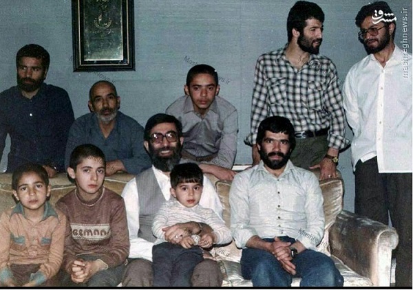 تصویری دیده نشده از رهبر انتقلاب و فرزندانش + عکس