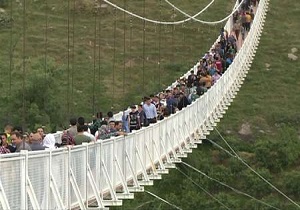 طولانی ترین پل معلق خاورمیانه شیشه‌ای می‌شود