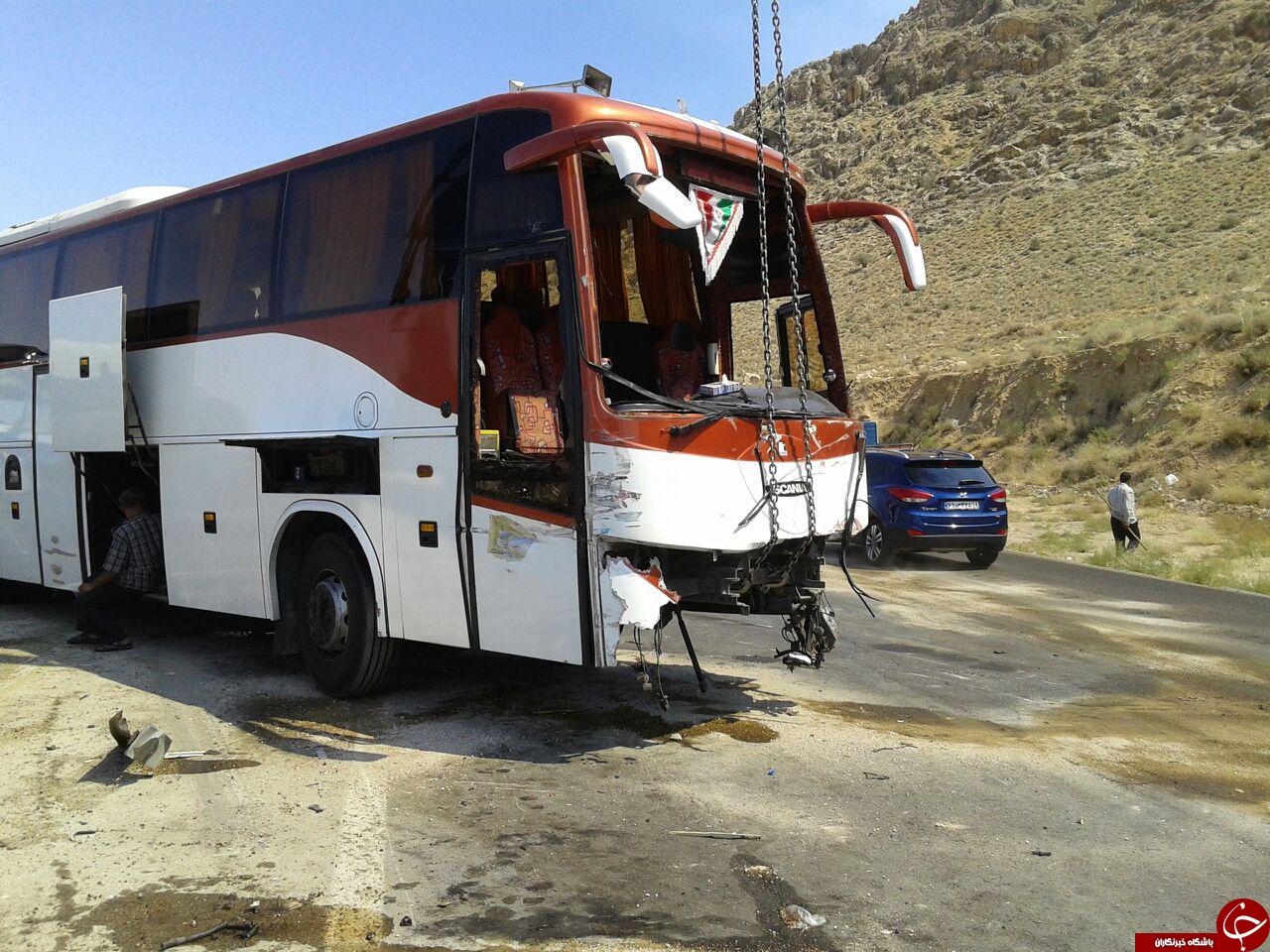 سبقت در پیچ خطرناک کار دست راننده داد + تصاویر