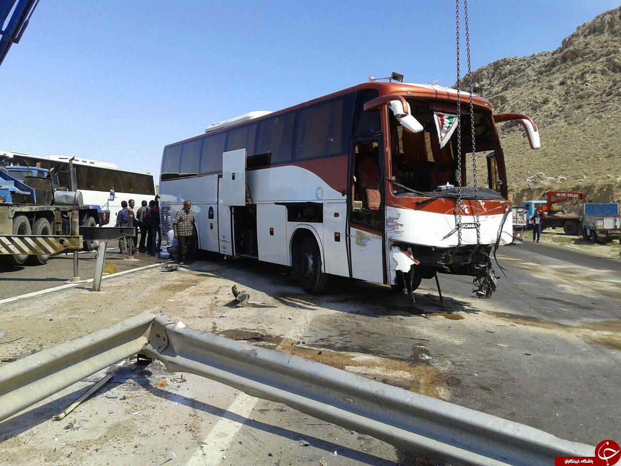 سبقت در پیچ خطرناک کار دست راننده داد + تصاویر