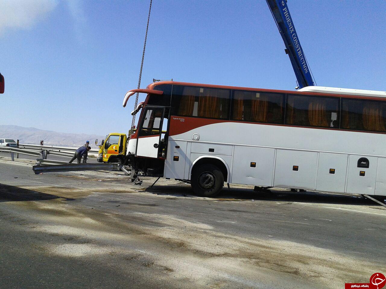 سبقت در پیچ خطرناک کار دست راننده داد + تصاویر