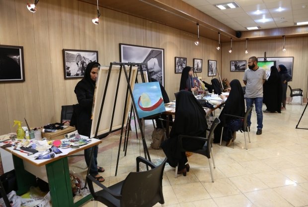 برپایی نمایشگاه هنرهای تجسمی هنرمندان لرستانی در تهران