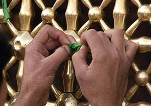 بدعتی به نام "دخیل بستن به ضریح"