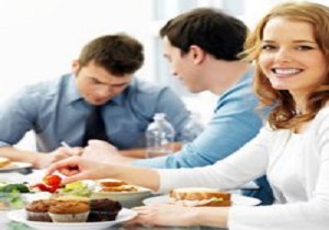 افراد موفق هنگام ناهار چه می&zwnj;کنند؟