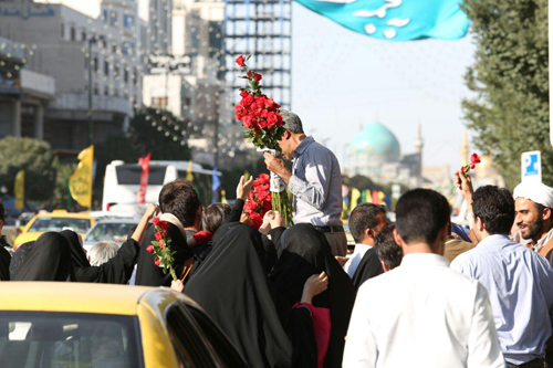 اهدای 50 هزار شاخه گل توسط شهرداری در سطح شهر مشهد