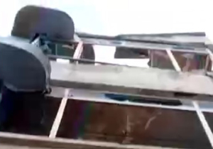ابری با احتمال سقوط آجر! + فیلم