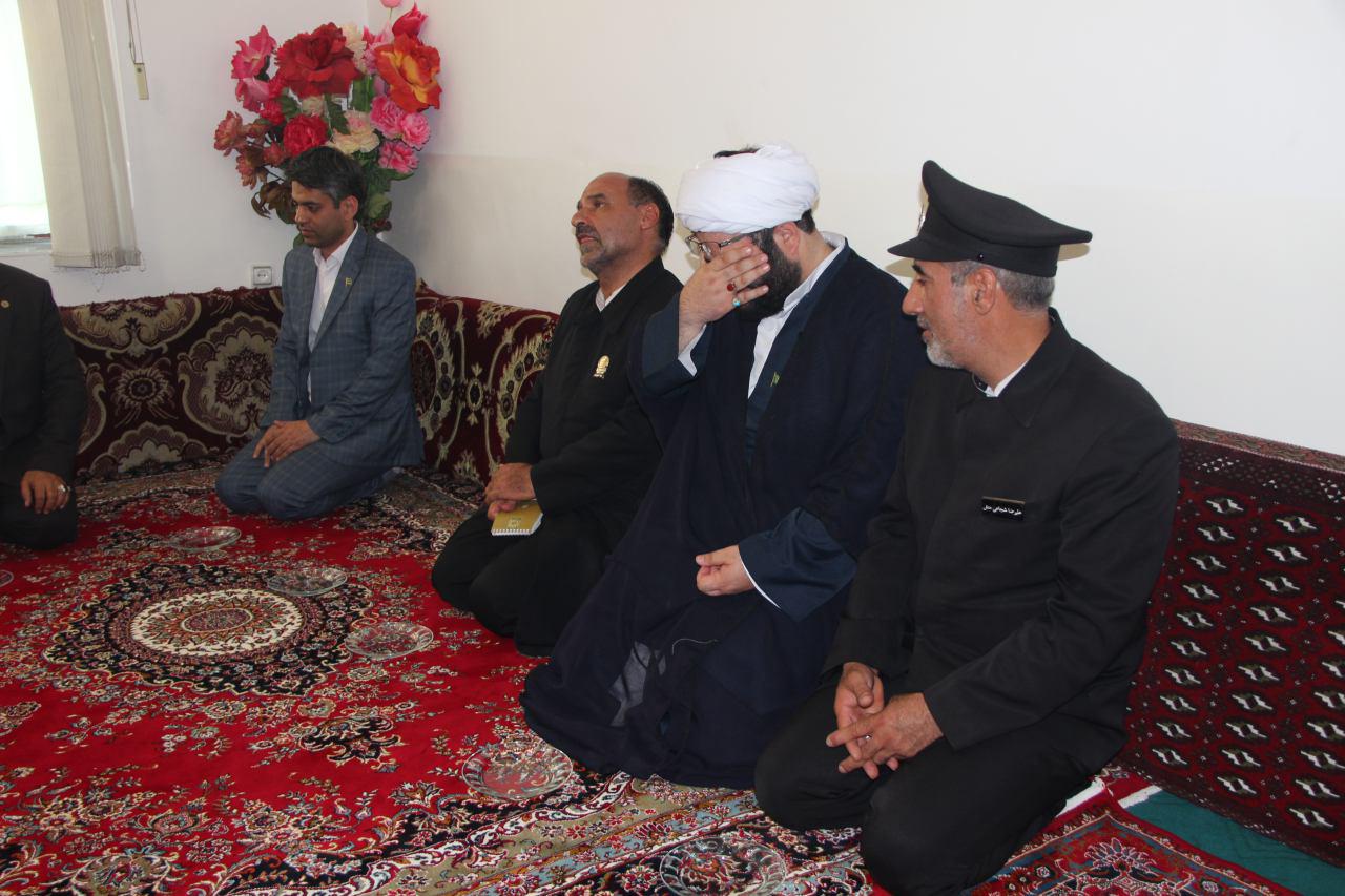 دیدار خادمین حرم امام رضا (ع) با خانواده شهیدان رستمی