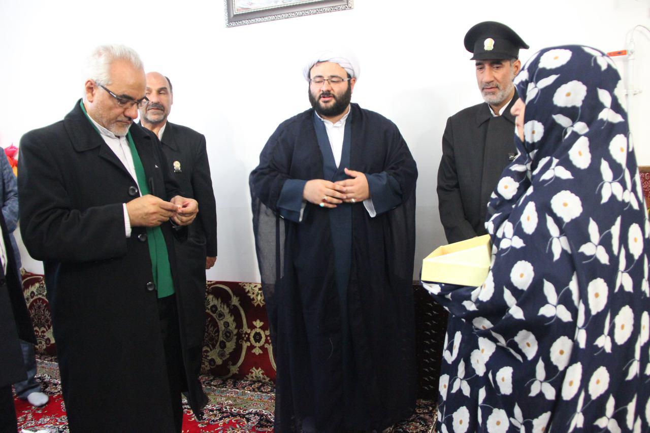 دیدار خادمین حرم امام رضا (ع) با خانواده شهیدان رستمی