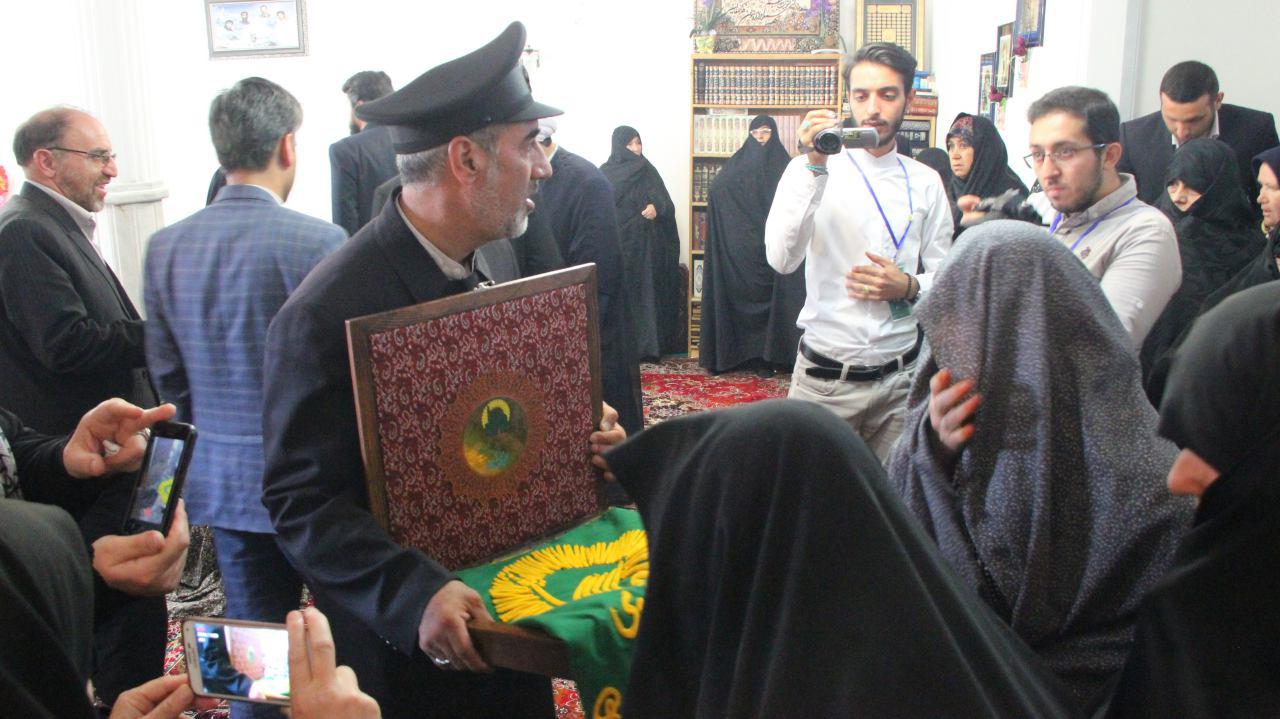 دیدار خادمین حرم امام رضا (ع) با خانواده شهیدان رستمی
