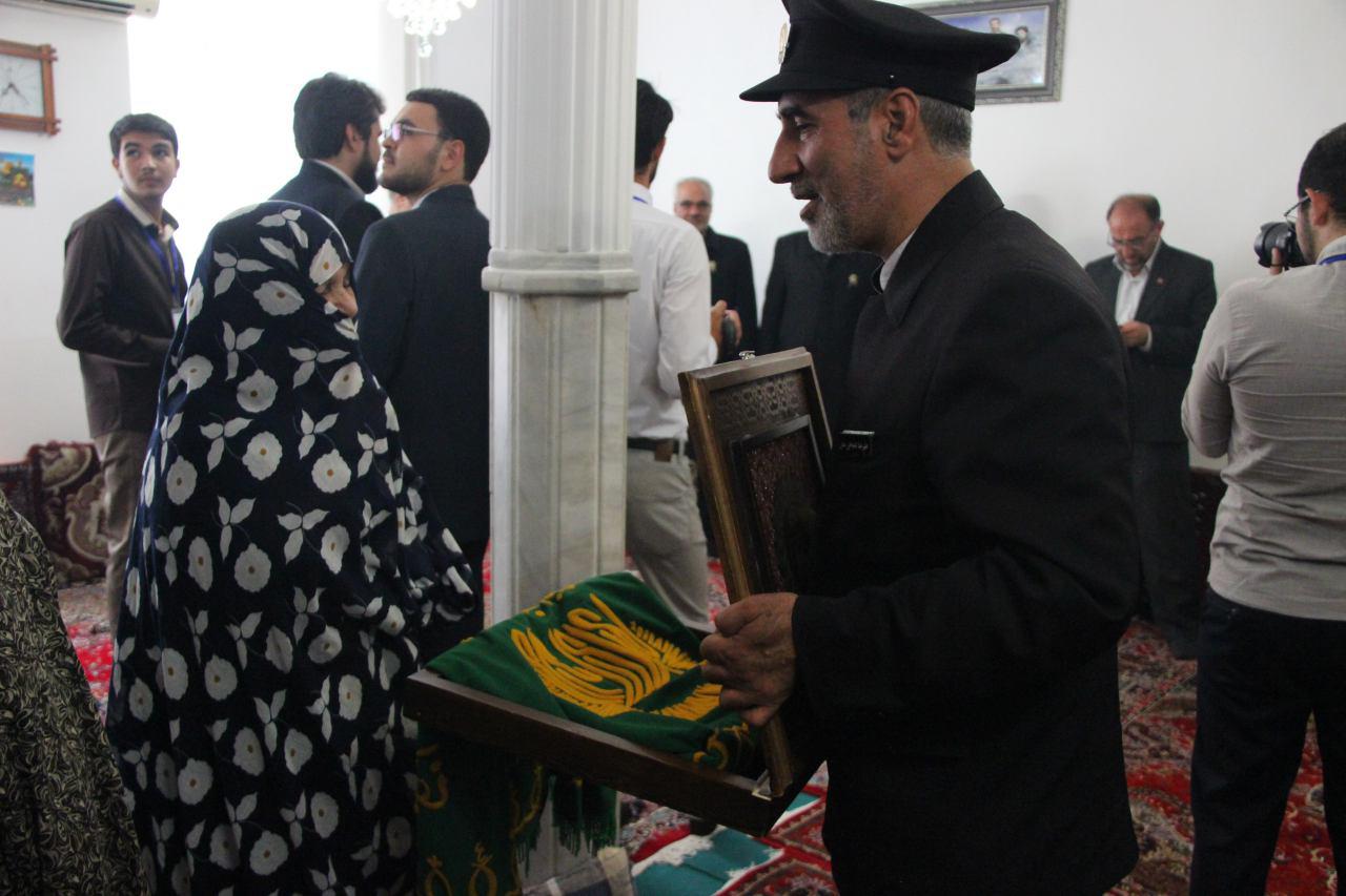 دیدار خادمین حرم امام رضا (ع) با خانواده شهیدان رستمی
