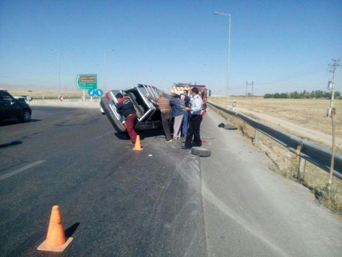 واژگونی یک دستگاه پراید در محور قوچان به فاروج+ تصاویر