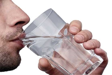 فواید نوشیدن آب ناشتا