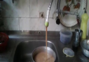 شهروندخبرنگار:آب شرب به رنگ شیرکاکائو در کوهدشت + فیلم