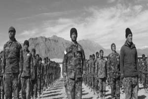 ارتشی که توسط امریکا آموزش دیده به&zwnj;سرعت در حال از دست دادن مناطقی در جنوب افغانستان است