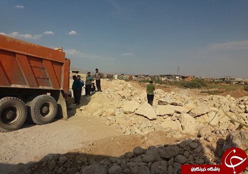مدفون شدن راننده کمپرسی در زیر تلی از سنگ + تصاویر مدفون شدن راننده کمپرسی در زیر تلی از سنگ + تصاویر