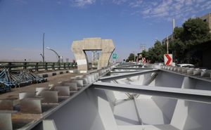 نصب تيرهای فولادی عرشه پل حضرت سيد الشهدا(ع)