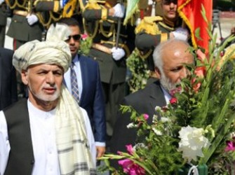 رییس&lrm;جمهور به مناسبت روز استقلال کشور پای منار آزادی تاج&lrm;گل گذاشت