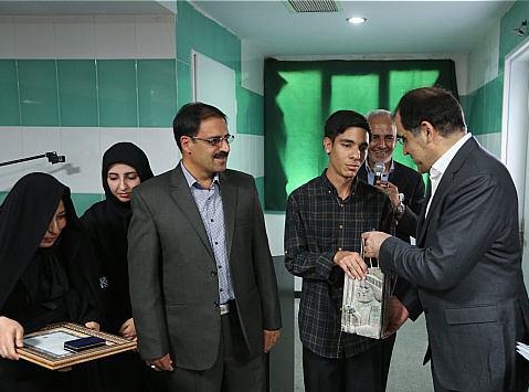 دیدار رتبه چهارم کنکور ریاضی با وزیربهداشت