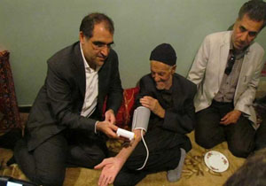 دیدار وزیربهداشت با پدرسردار سلیمانی