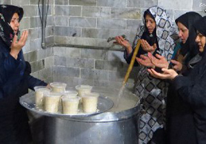 آیین 200ساله پخت آش باران در کنار چشمه های برزک کاشان