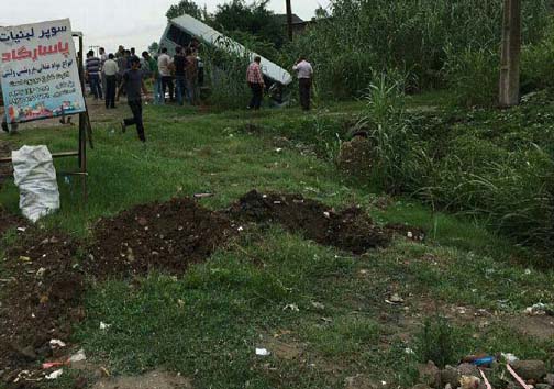 واژگونی یک دستگاه مینی بوس در جاده حادثه خیز بابل