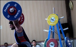 مدال طلا وزنه برداری بر گردن نوجوان ابهری