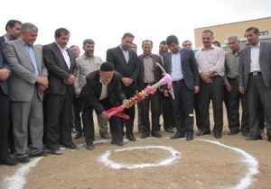 کلنگ زنی یک باب مدرسه خیری در شهرستان بن