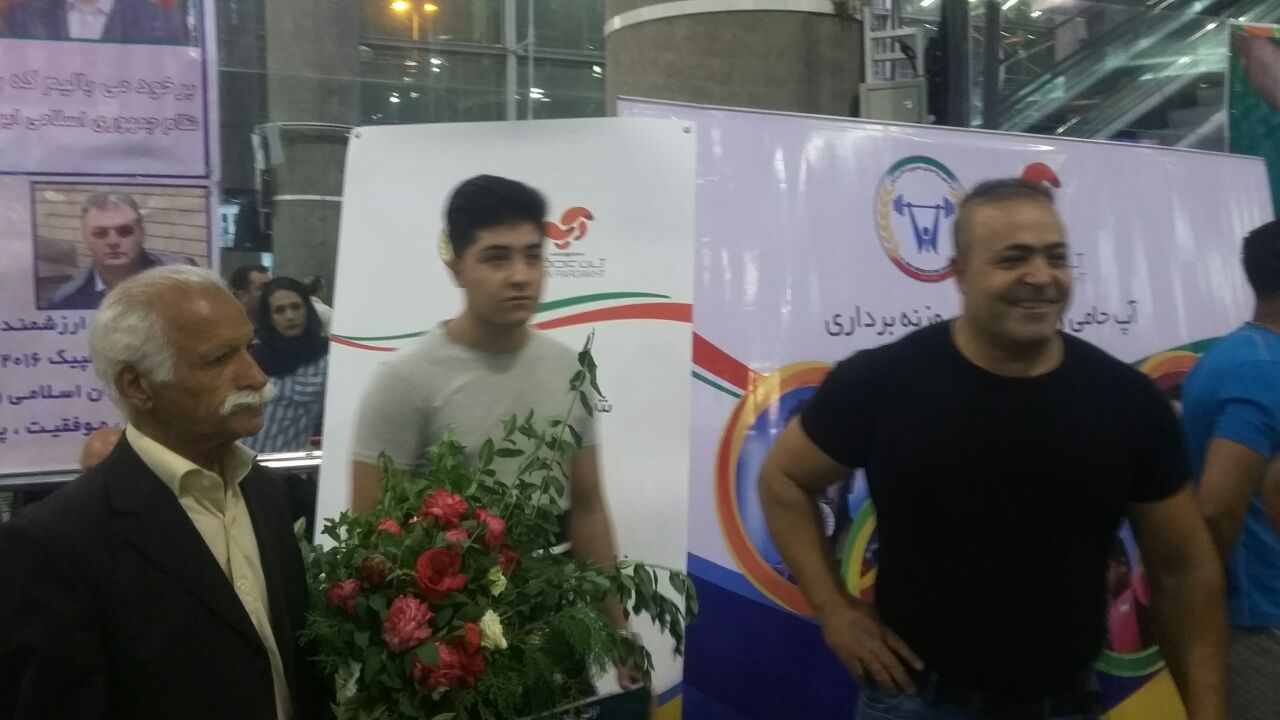 بازگشت اعضای تیم ملی وزنه برداری به ایران+تصاویر اختصاصی