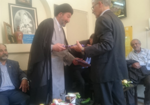 پرچم سبز علوی بر کاشانه مهر کاشان درخشید
