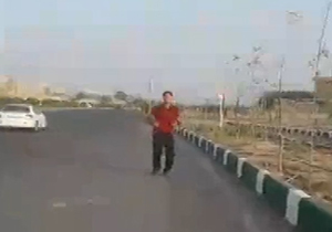 یک ایرانی دیگر خواهان ثبت رکورد دویدن از عقب شد! + فیلم