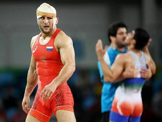 مقابل کشتی گیر ایرانی مجازات شدم/نقره از برنز بهتر است