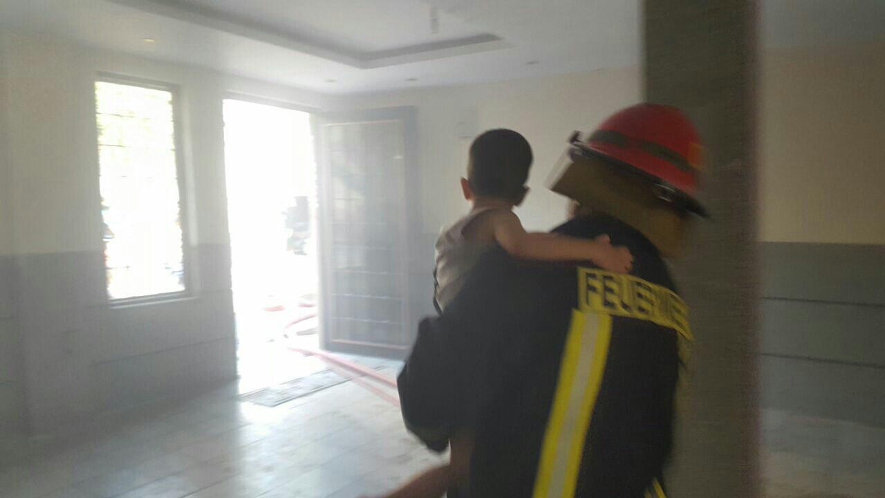 حریق  گسترده منزل مسکونی در مشهد / نجات ساکنین از میان دود و آتش