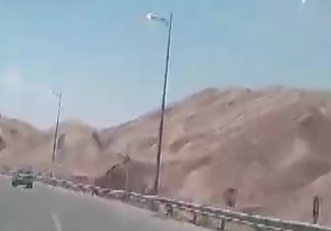 روشن بودن چراغ برق در روز روشن + فیلم