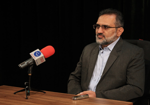 احمدی&zwnj;نژاد از سیاست کنار نرفته که بخواهد بازگردد/شخصیت&zwnj;های شناخته شده&zwnj; اصولگرا تمایلی به حمایت از رئیس دولت نهم ندارند