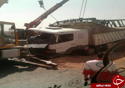 واژگونی کامیون دو مصدوم برجای گذاشت