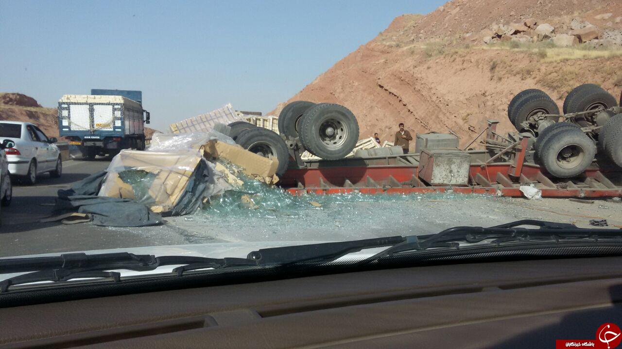 تصادف هولناک تریلی حامل بار شیشه با پژو 405 + تصاویر