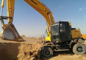 مرگ کمک راننده بیل مکانیکی در نایین